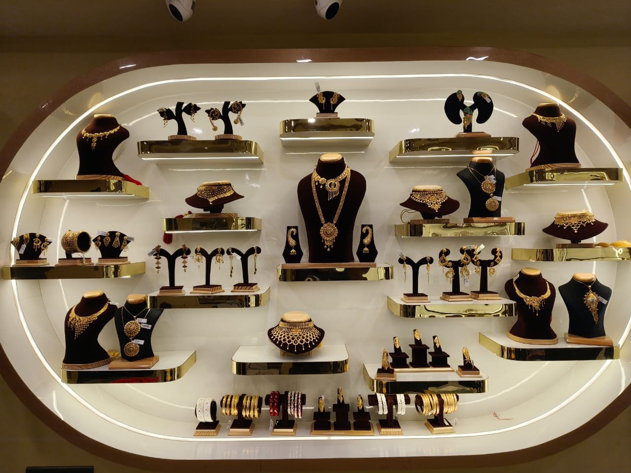 Earrings — Diamond jewellery by Laxmi Gold Palace, Kolkata
