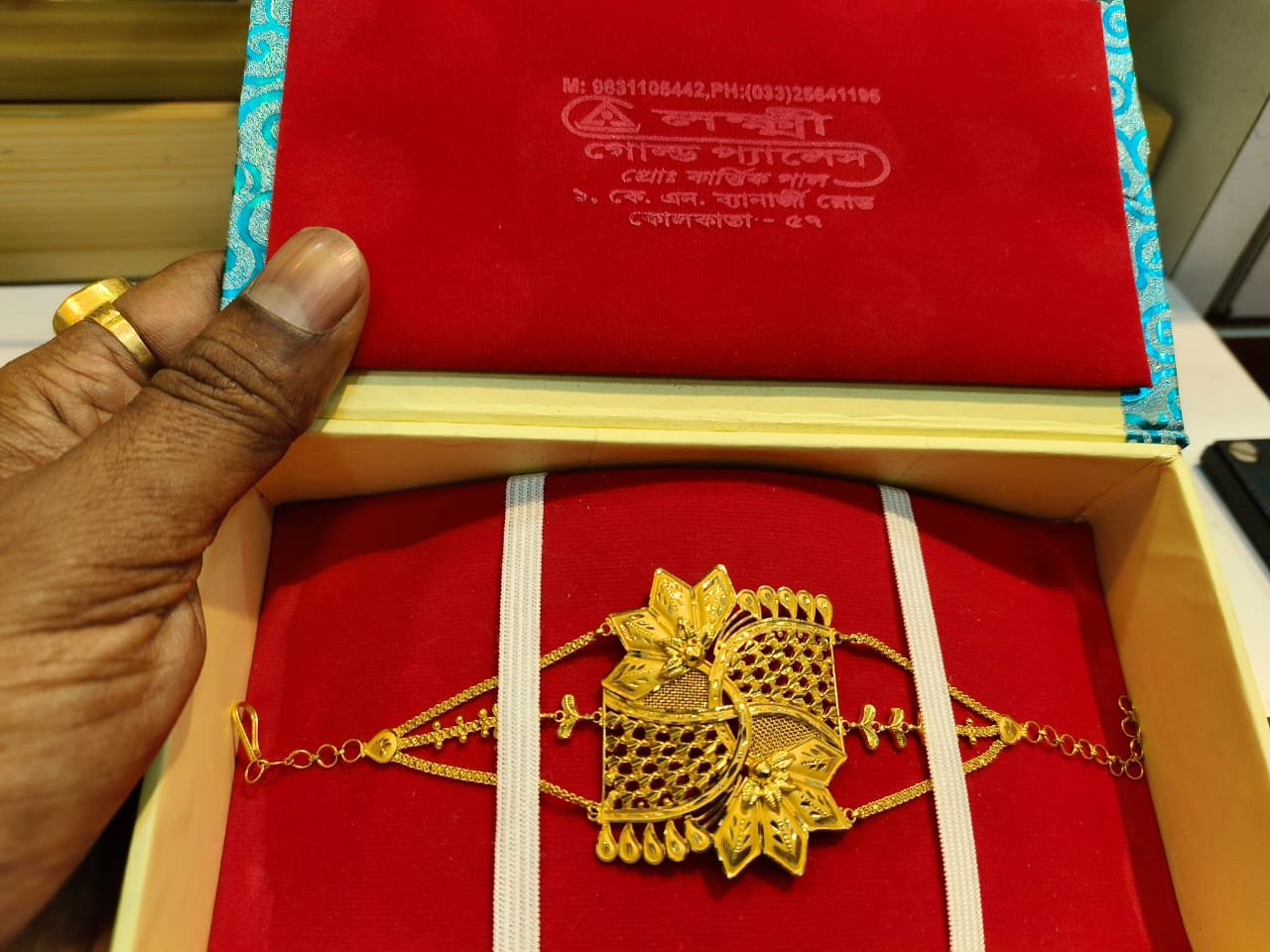Makri — Gold jewellery by Laxmi Gold Palace, Kolkata